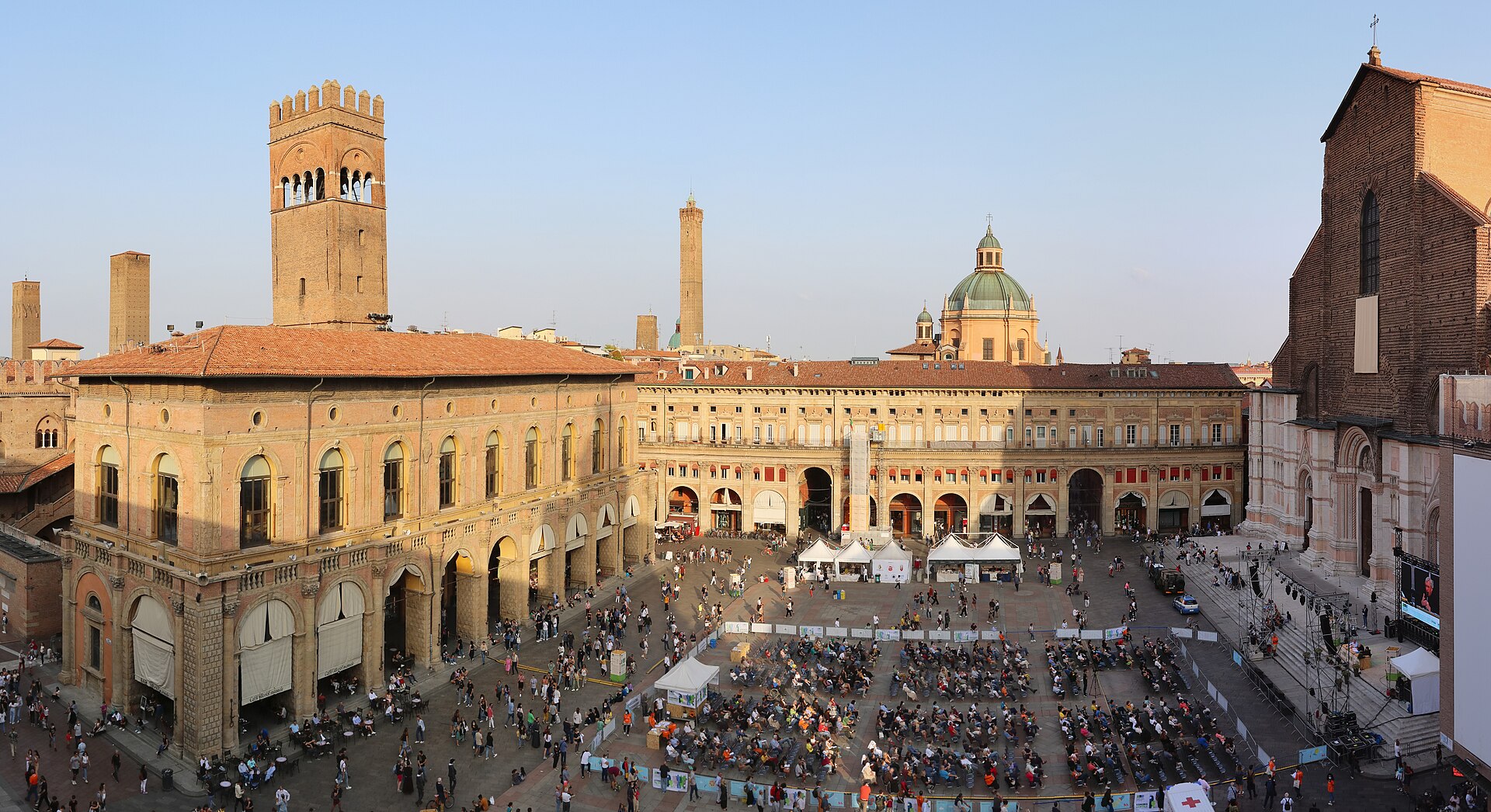 Piazza Maggiore und Fontana del Nettuno